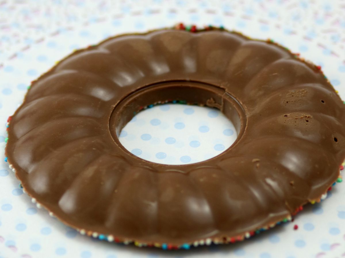 Schokoladenkringel mit Zuckerperlen