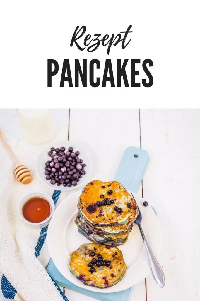 Einfaches Rezept für Pancakes mit Haferflocken und Blaubeeren. Kinder lieben dieses Rezept 