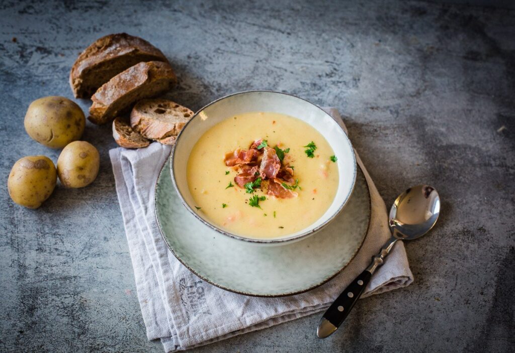 Kartoffelcremesuppe - ein Rezept, drei Varianten - A Matter Of Taste Kartoffelcremesuppe - ein Rezept, drei Varianten - A Matter Of Taste