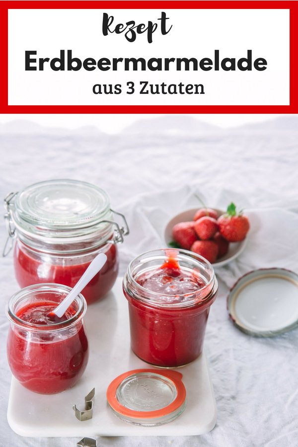 Leckere Erdbeermarmelade ganz einfach selber machen. Das Rezept ist auch für den TM5 geeignet. Alternativ kann das Rezept ohne Zucker gekocht werden. Und mit den kostenlosen Etiketten ist die fruchtige Marmelade ein tolle Geschenk.