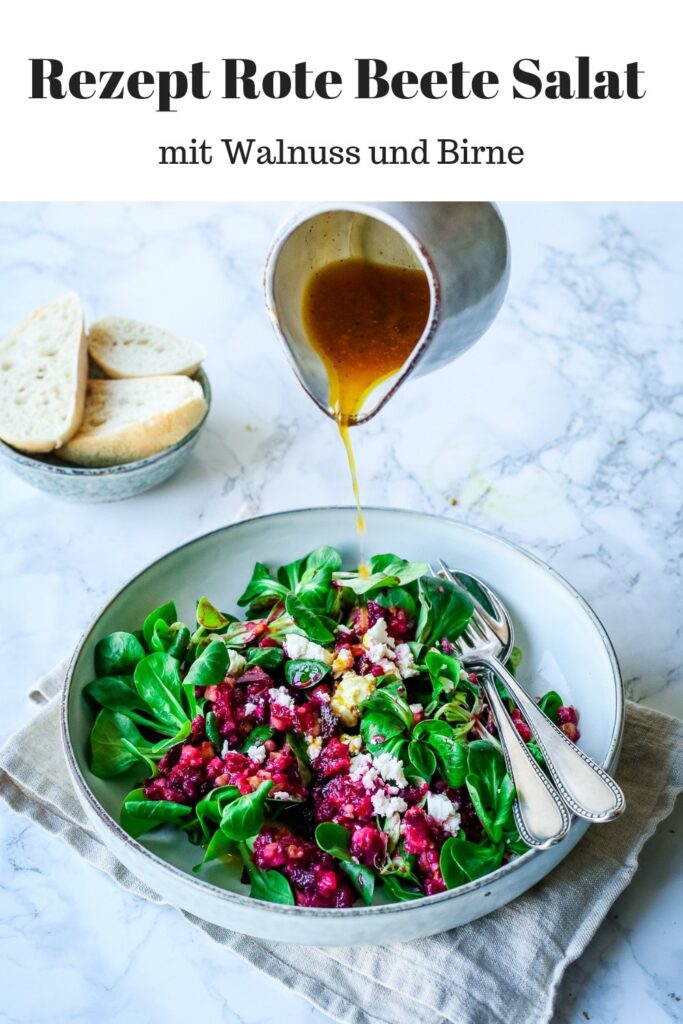 einfaches Rezept für Rote Beete Salat aus dem Thermomix. Mit Feldsalat, Birne und Walnuss. 