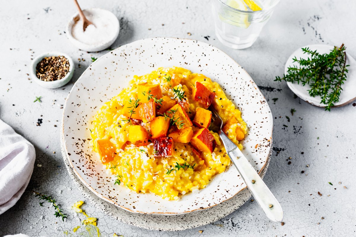 Kürbisrisotto aus dem Thermomix auf Teller angerichtet